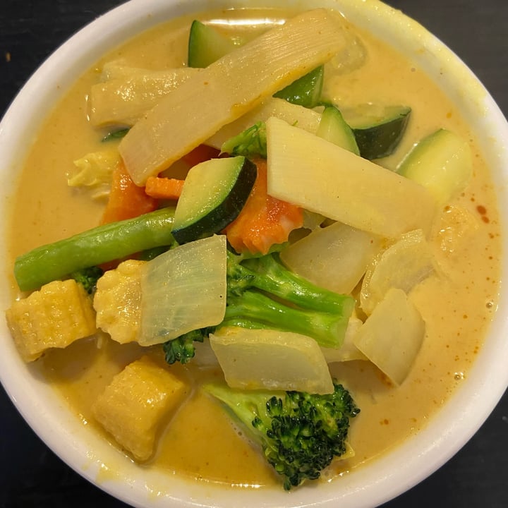 photo of Siamese Restaurant Thai Yellow Curry With Vegetables shared by @hannahasher on  26 Apr 2022 - review