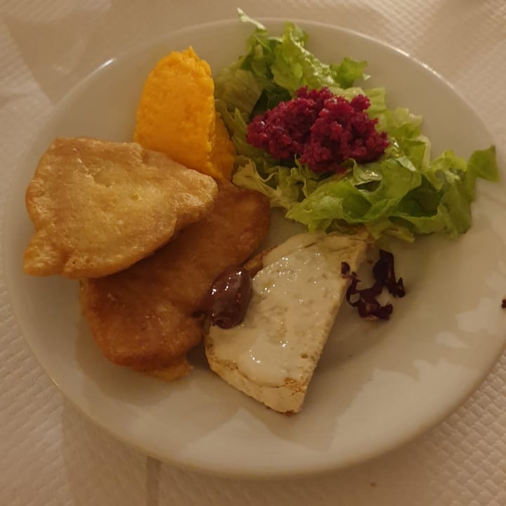 photo of Torre Colombaia Antipasto Vegano shared by @nastasia1 on  31 Mar 2022 - review