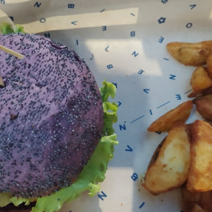photo of Flower Burger Burger 100% Vegan shared by @sallyhu on  14 Apr 2022 - review