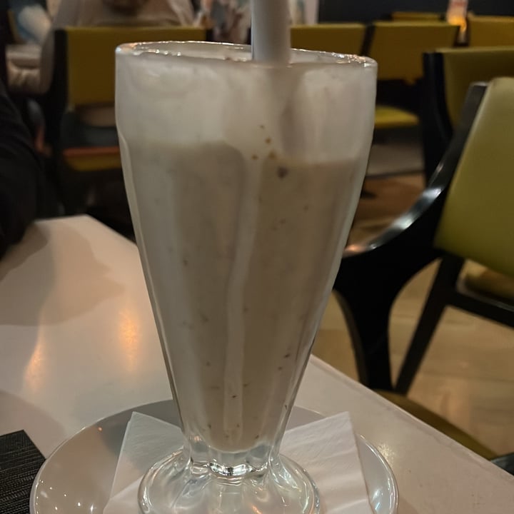 review photo of Gibson's Gourmet Burger and Ribs Tahini and banana shake shared by @moosette on 15 Oct 2022 - review