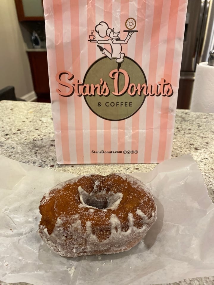 photo of Stan's Donuts Vegan Glazed Donut shared by @heystephanieweber on  09 Feb 2020 - review