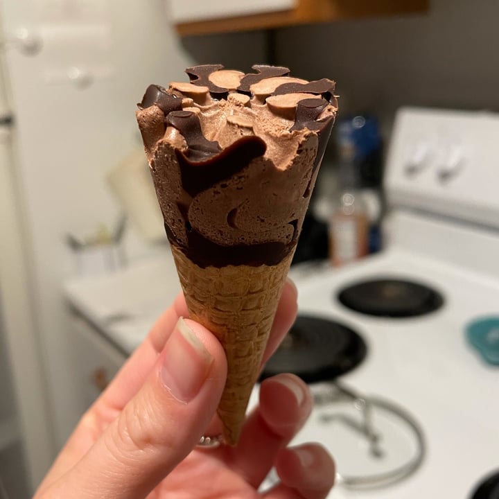 photo of Trader Joe's Hold the Dairy Mini Coconut Non-Dairy Frozen Dessert Cones shared by @jpegg on  01 Oct 2021 - review
