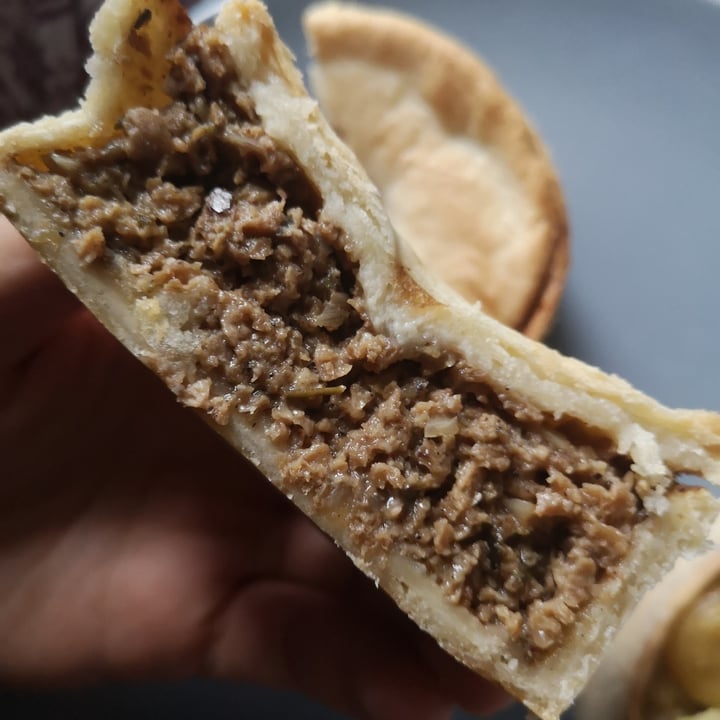 photo of Rose & Grant's Deli Cafe Scotch pie shared by @sweetsoy on  27 Jul 2020 - review