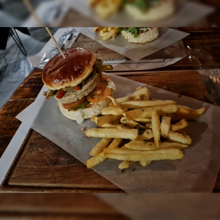 photo of Prosit Bierhaus Hamburguesa de legumbres shared by @simpsonsvegans on  21 Jul 2021 - review