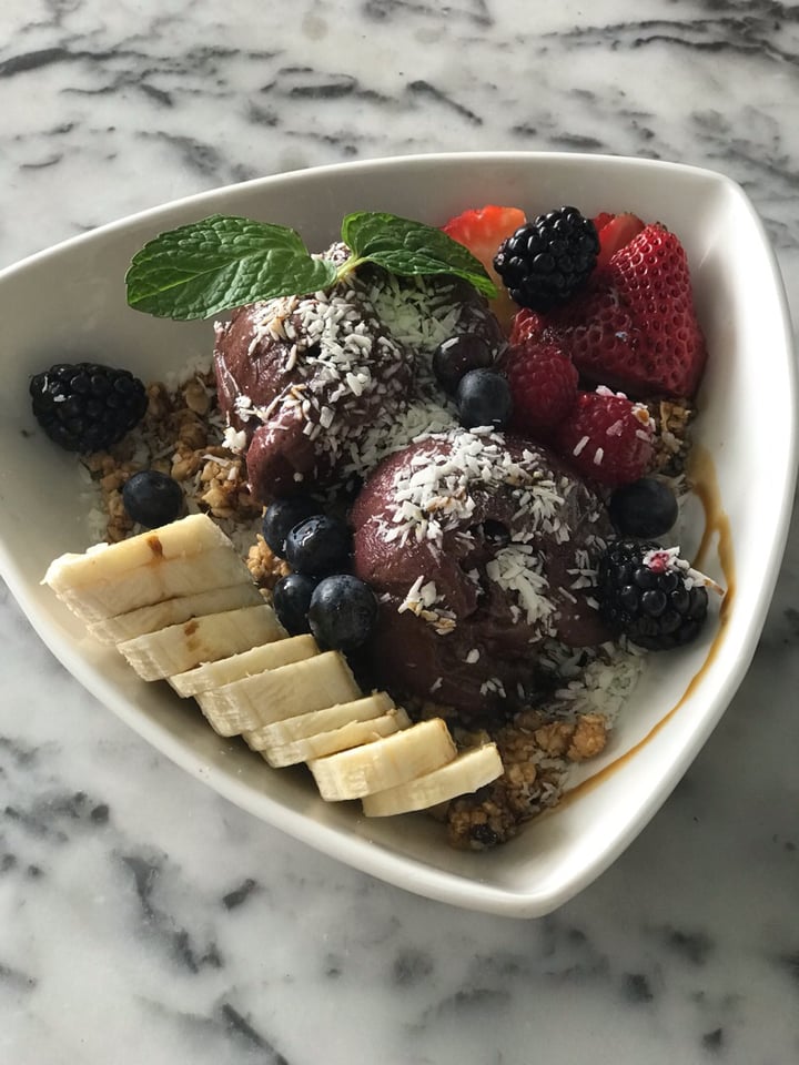 photo of Gratitude Beverly Hills Acai Bowl shared by @mariapacheco on  18 Apr 2019 - review