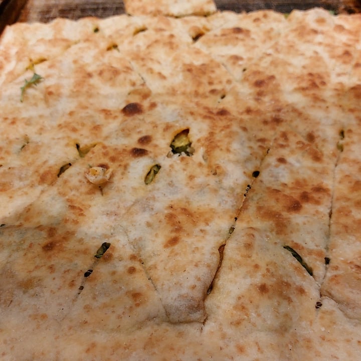 photo of IL LOCA Pizza a Taglio Schiacciata ripiena shared by @wandavetveg on  28 Apr 2022 - review