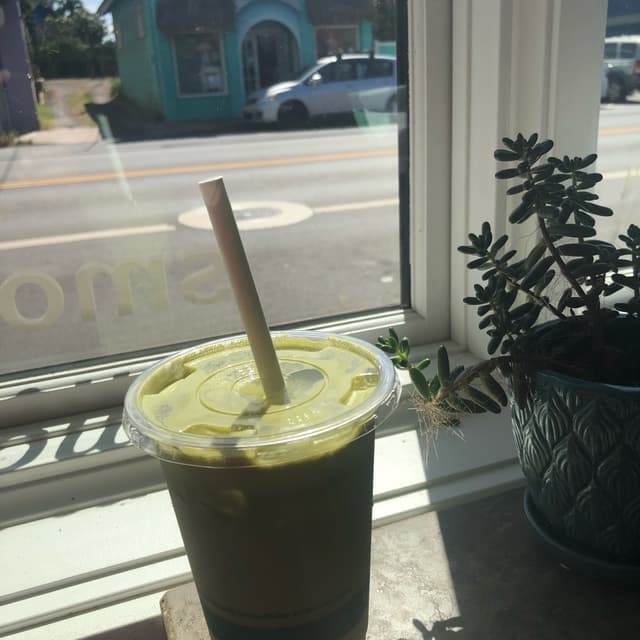 菜肴“Iced Matcha Latte”的照片