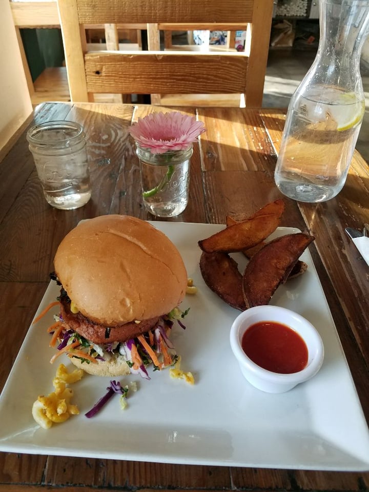 photo of VegeNation Mac daddy burger shared by @annesemenak on  01 Feb 2019 - review
