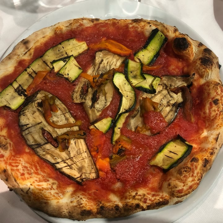 photo of L'Imperatore di Capri pizza rossa con verdure grigliate shared by @luciapaladini on  29 Apr 2022 - review