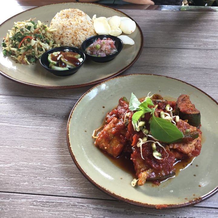 review photo of KEMULAN Kitchen & Culture Oseng-Oseng Terong Tempe shared by @wearewildfeet on 14 Oct 2020 - review