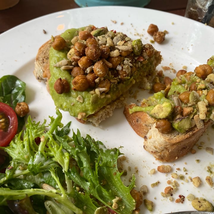 photo of Privé at Singapore Botanic Gardens Middle Eastern Avocado Toast shared by @cciot on  22 Apr 2022 - review