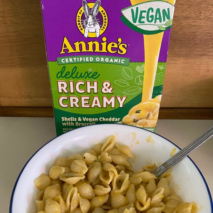 review photo of Annie’s Deluxe Rich & Creamy, Shells & Vegan Cheddar With Broccoli shared by @kheidkamp on 01 Jan 2021 - review