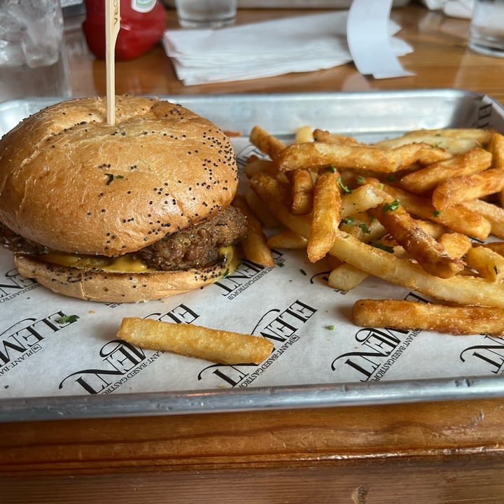 photo of Element Gastropub Crispy Chick’n sandwich shared by @slbenson on  05 Mar 2022 - review