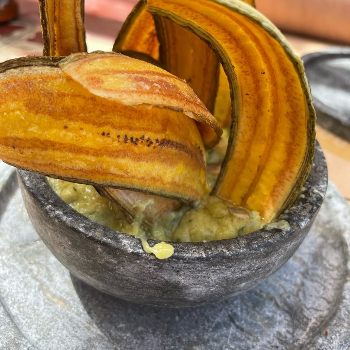 photo of Banana Verde Restaurant Chips de banana verde com guacamole shared by @carolcallegari on  01 Sep 2022 - review