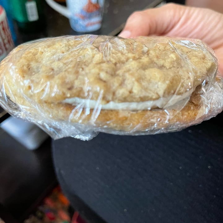 photo of Native Foods Cafe Oatmeal creme pie shared by @vjoshi on  17 Oct 2021 - review