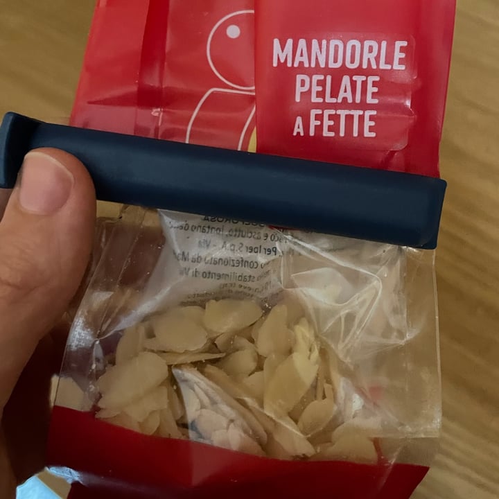 photo of Iper Mandorle A Fette shared by @juliaruggeri on  09 May 2022 - review