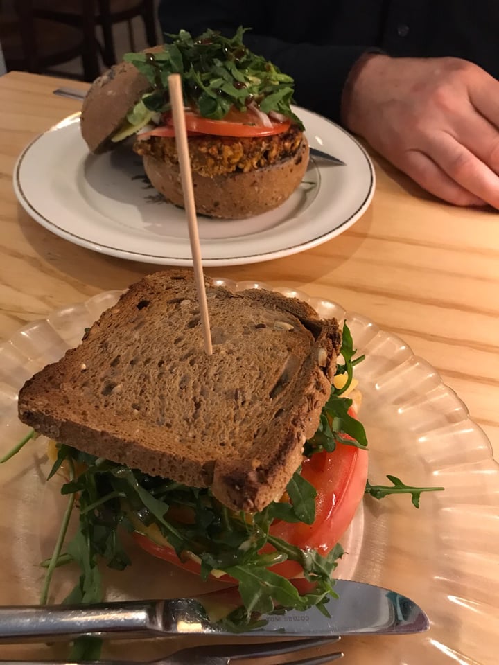 photo of LA CAMELIA VEGAN BAR Tempeh sandwich and bean burger shared by @ziggyradiobear on  28 Mar 2019 - review