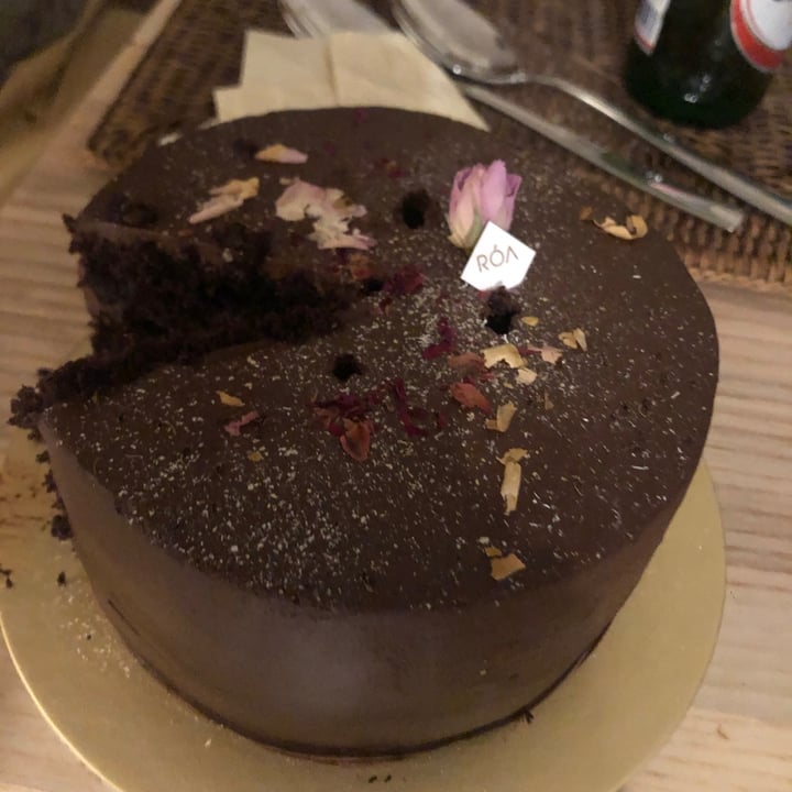 photo of Róa Midnight™ Grand Chocolate Cake shared by @lindajazzyjourney on  25 Oct 2020 - review