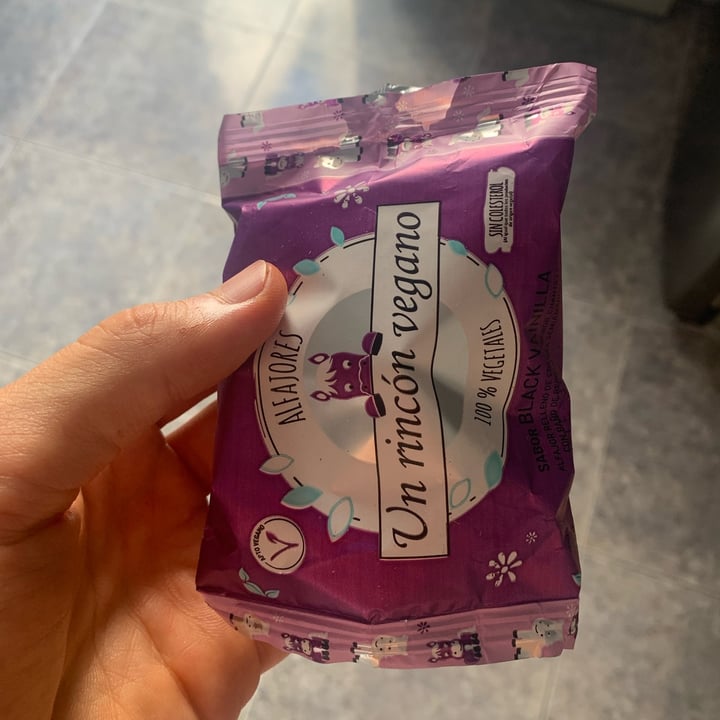 review photo of Un Rincón Vegano Alfajor Black Vainilla shared by @torto on 05 Dec 2021 - review