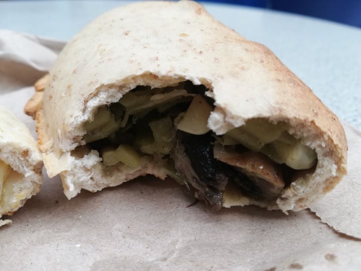 photo of De Nobles Empanada de champiñones shared by @paulaca on  22 Sep 2019 - review