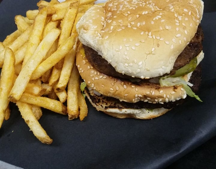 photo of Doomie's Big Mac shared by @joegoetzke on  04 Apr 2018 - review