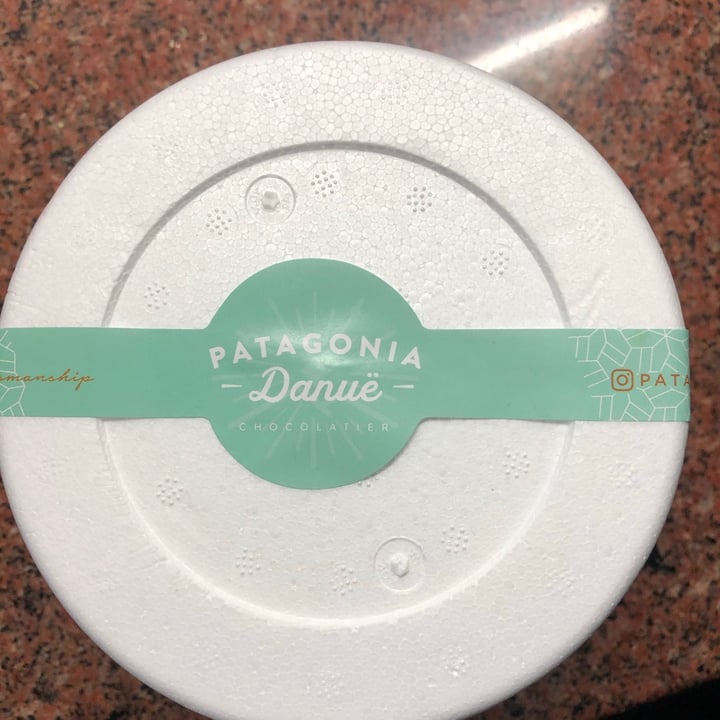 review photo of Patagonia danuë Helado chocolate, frutos rojos shared by @cbartoli on 08 May 2021 - review