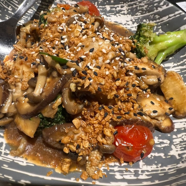 photo of iVegan Stir-fried Mushroom And Vegetable shared by @mich2lh on  10 Dec 2022 - review