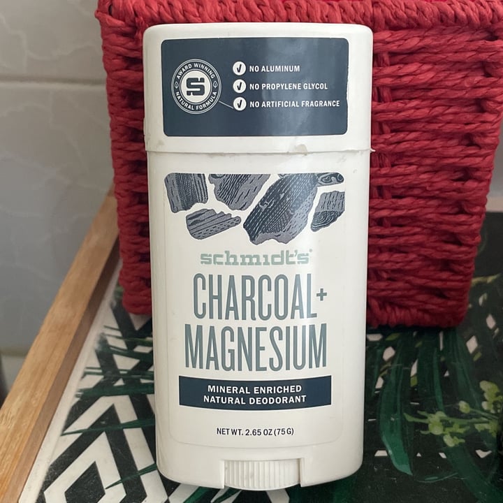 photo of Schmidt's charcoal & magnezium natural deodorant shared by @dariomanni on  07 Mar 2022 - review