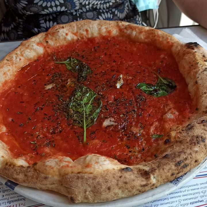 photo of Gino Sorbillo Lievito Madre al Mare Pizza Marinara shared by @nikolaus on  13 Jun 2021 - review