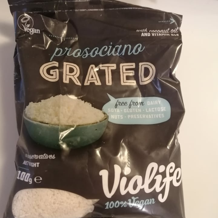 review photo of Violife Prosciano Grattugiato shared by @juliaellen99 on 25 Dec 2021 - review