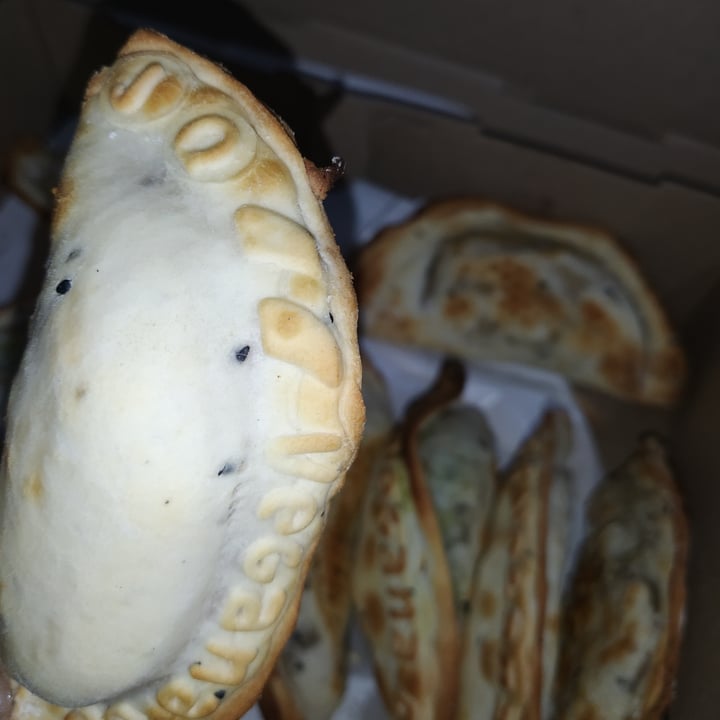 photo of Empanadas de 10 Empanadas de Jamon y Queso shared by @kaaar on  28 Aug 2020 - review