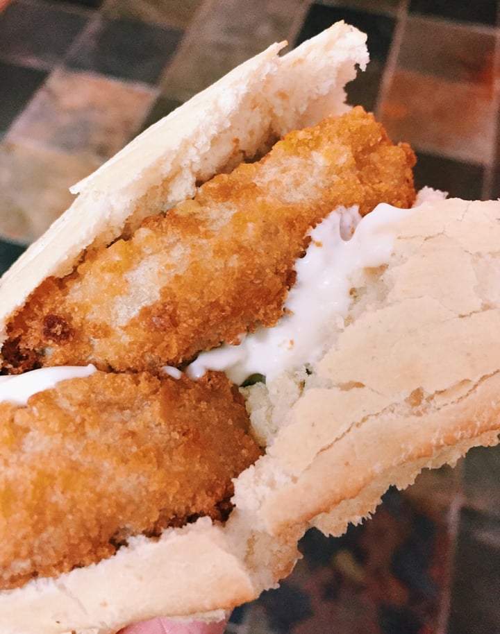 review photo of Mae’s Kitchen Vegan No Chicken Burgers shared by @jessxvx on 27 Feb 2020 - review