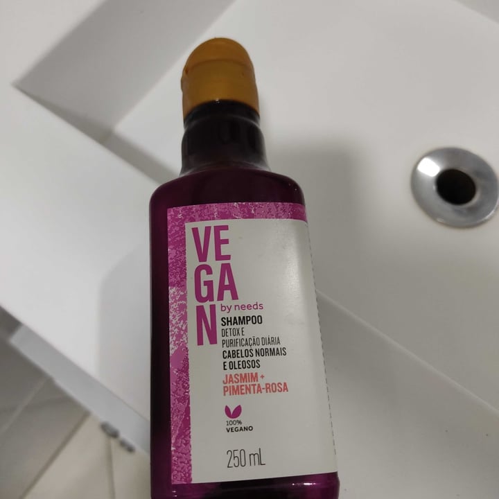 photo of Needs Shampoo Vegan by Needs shared by @mairabatista on  14 May 2022 - review