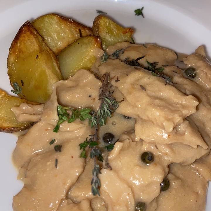 photo of L'OV Osteria Vegetariana spezzatino al pepe verde con patate arrosto shared by @noemi1202 on  02 Nov 2022 - review