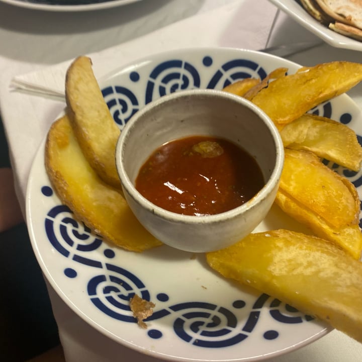 photo of A Porta Verde Patatas gajo con 2 salsas shared by @susana01 on  25 Oct 2022 - review