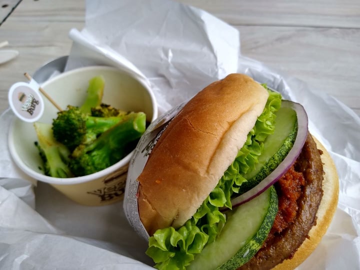 review photo of VeganBurg Singapore Char-Grilled Satay Burger shared by @lkmetta on 04 Jan 2020 - review