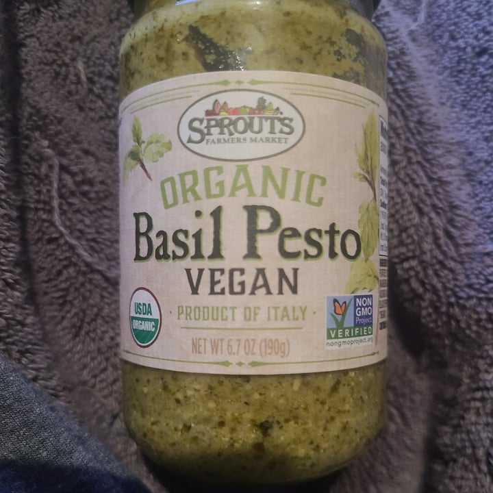 photo of Sprouts Farmers Market Organic Basil Pesto Vegan shared by @hweeder on  18 Jan 2023 - review