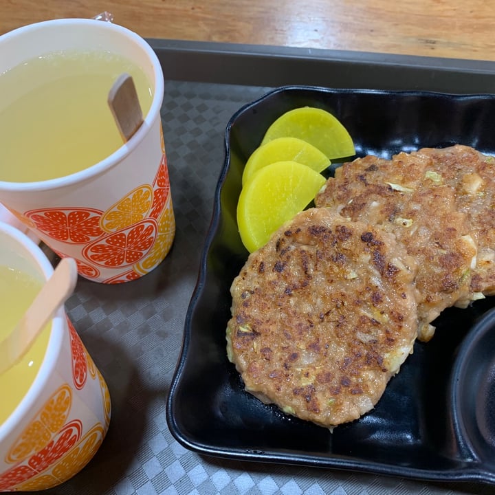 photo of 知味駅 Vegetarian sushi, Fried Vegetarian Meat Cake shared by @deledda on  22 Feb 2021 - review