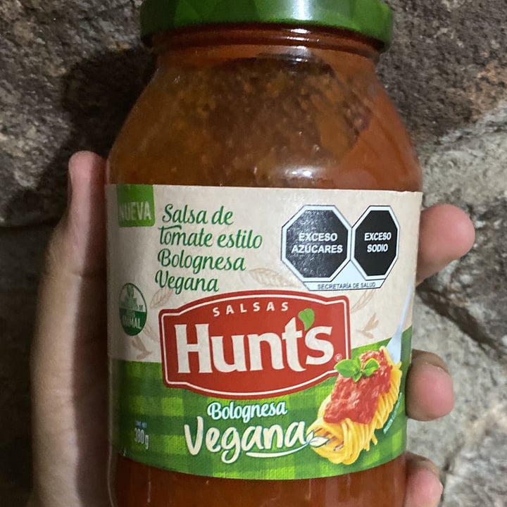 photo of Hunt's Salsa de tomate estilo boloñesa vegana shared by @anaavaal on  22 Apr 2022 - review