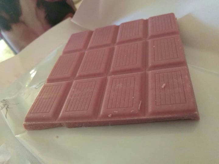 review photo of Veganz Almond Choc Flamingo shared by @camil on 31 Aug 2019 - review