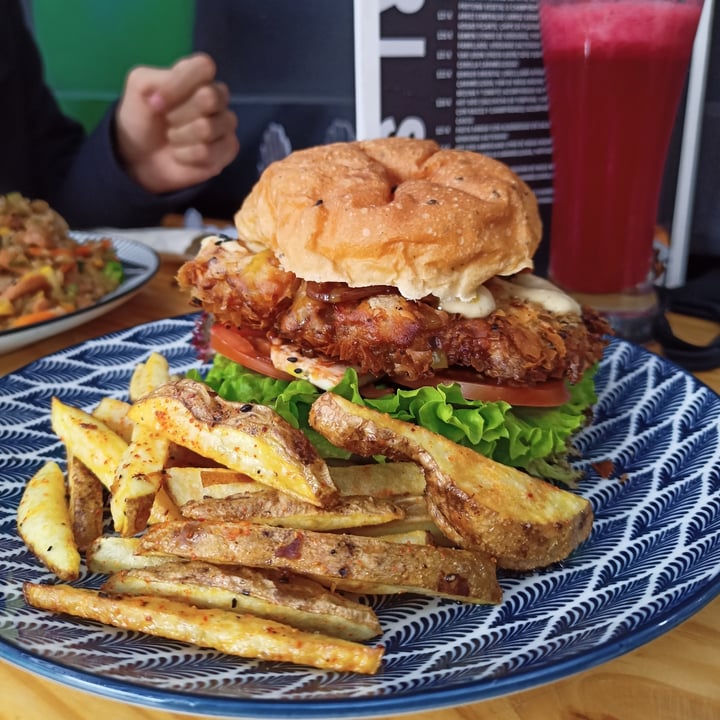 photo of Gori San Vegan Food Burguer Oriental shared by @gissellearthling on  07 Jul 2022 - review