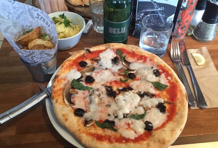 photo of Zizzi Vegan pizza shared by @chelseyj on  02 Apr 2020 - review
