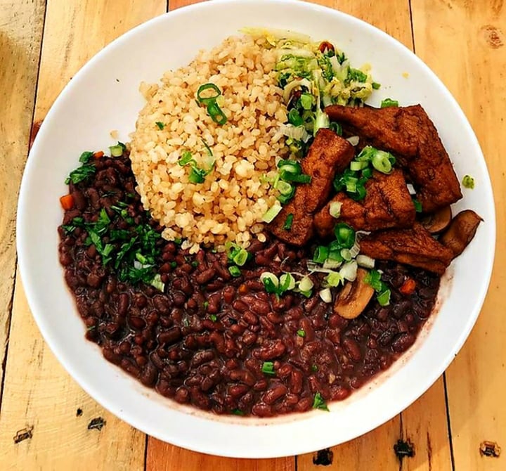 review photo of Urbã Cozinha Vegana Arroz integral, feijão preto e tofu com salsinha shared by @anaclis on 28 Feb 2020 - review