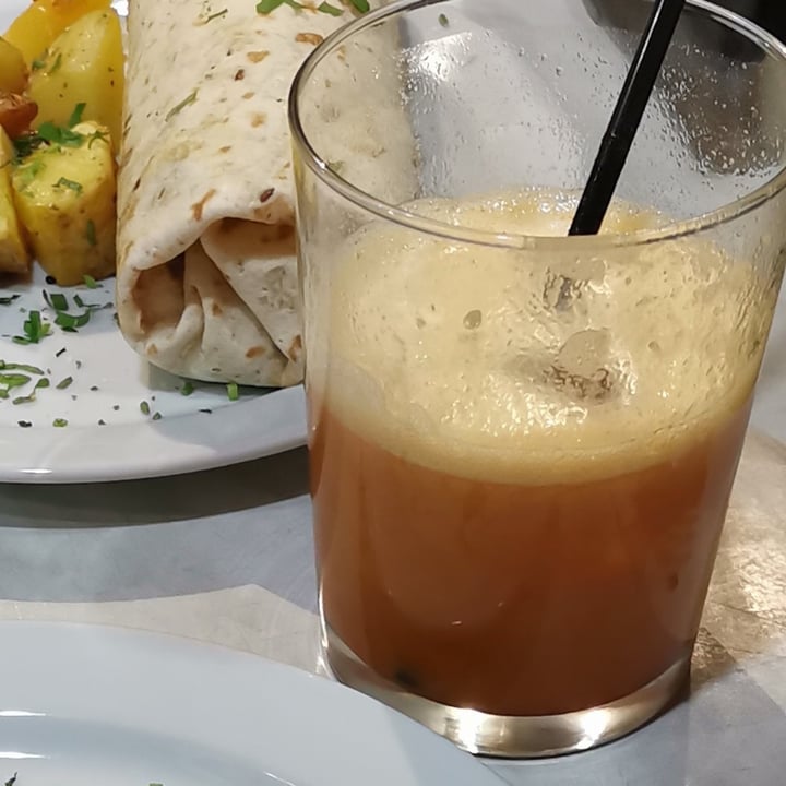 review photo of Sana vegetariana zumo de frutos rojos y naranja shared by @laurauf on 21 Nov 2022 - review