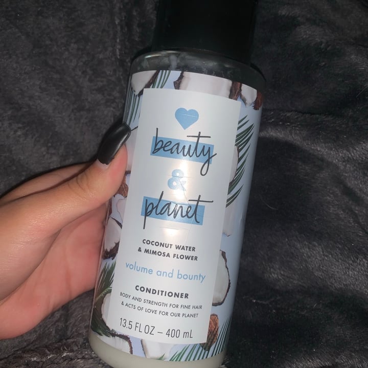 review photo of Love Beauty and Planet Coconut conditioner shared by @fridamoca on 01 Jan 2021 - review