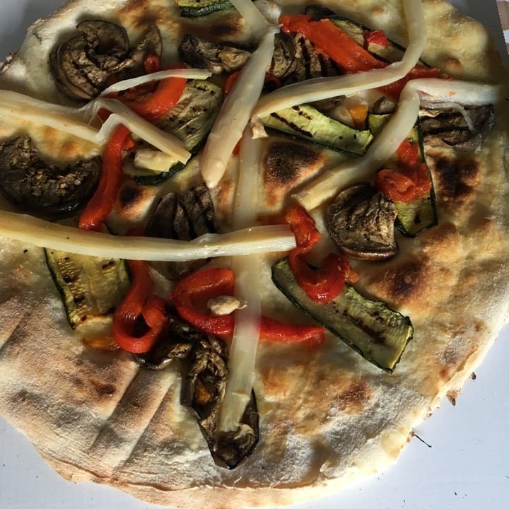 photo of Il Mondo della Pizza Focaccia con Verdure shared by @giuliaz on  15 Jun 2022 - review