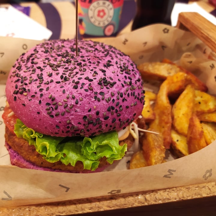 photo of Flower Burger Cherry bomb shared by @martss on  07 Aug 2022 - review