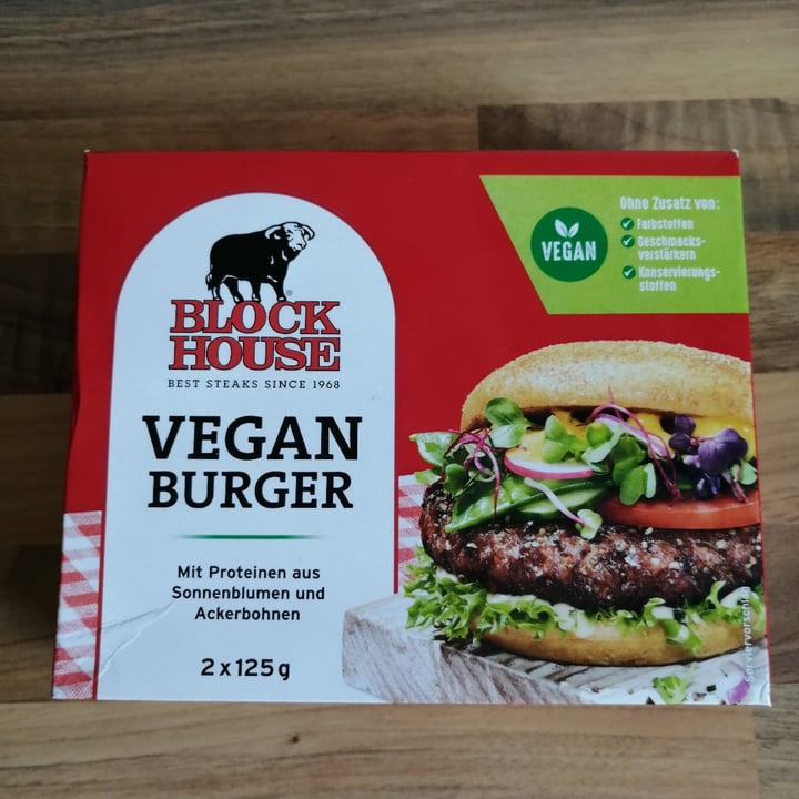 photo of block house Vegan Burger shared by @meliferr on  01 Aug 2022 - review