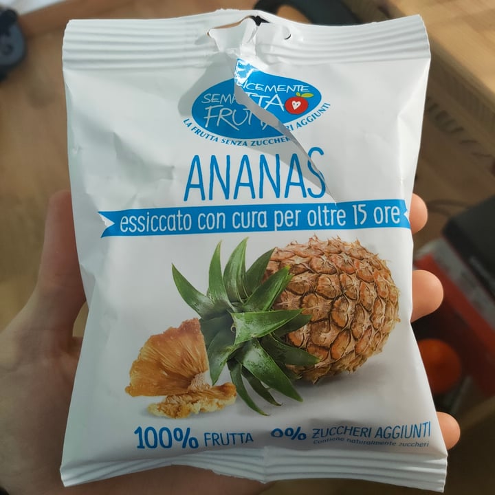 photo of Semplicemente frutta Ananas Essiccato shared by @lucaliba on  08 Apr 2021 - review