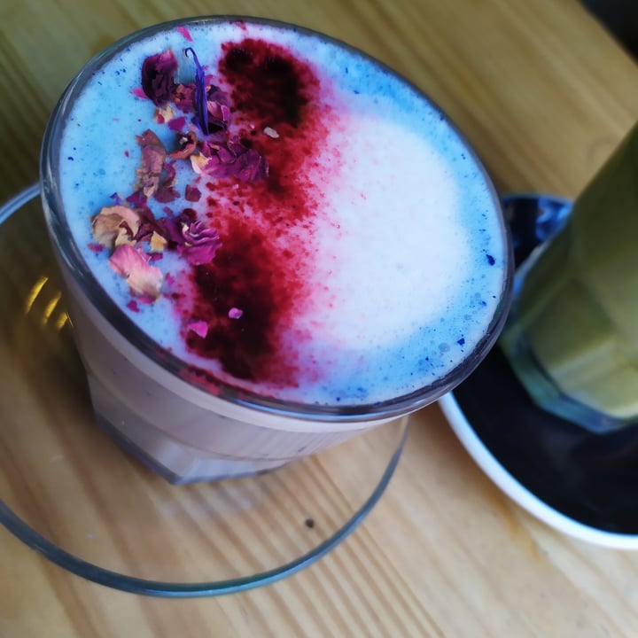 photo of Frutas Prohibidas Blue latte shared by @cristyglez on  06 Jul 2020 - review